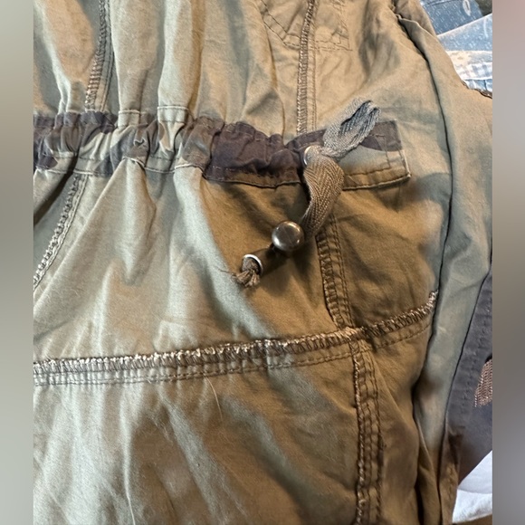 Jade & Ivory Camo lightweight jacket sleeves are embroidered with flowers medium - Picture 11 of 15